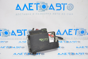 Terminal positive Chevrolet Malibu 13-15 crack on cover