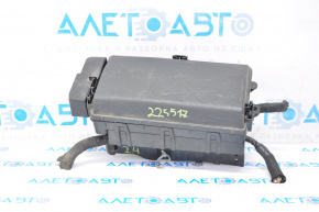 Chevrolet Malibu 13-14 2.4 hybrid underhood fuse box, scratches on cover