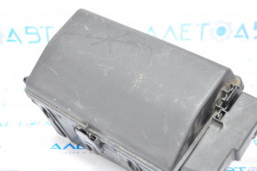 Chevrolet Malibu 13-14 2.4 hybrid underhood fuse box, scratches on cover