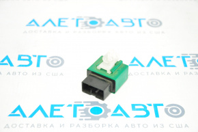 STOP SIGNAL CONTROL Toyota Prius V 12-17