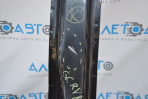 The central left body pillar of Dodge Grand Caravan 11-20 is dented, sawed off