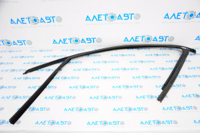 Glass seal front right VW Atlas 18-18