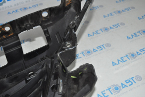 Radiator grill Mazda 6 13-17 complete with badge, scratches, bumps on chrome, broken fasteners