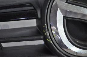 Radiator grill Mazda 6 13-17 complete with badge, scratches, bumps on chrome, broken fasteners
