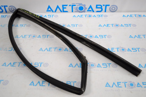 Rear right glass seal Nissan Sentra 13-19