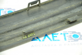 Upper rear bumper trim Jeep Grand Cherokee WK2 11-21 broken fasteners