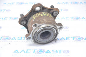 Rear left hub Infiniti Q50 14-24 missing one stud