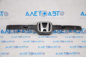 Fastening of the central molding Honda Accord 18-20 with the emblem