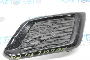 Right fog light plug for Nissan Rogue 2014-2016 is dented, painted, seal is broken