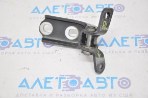 Lower rear left door hinge for a 1919 Cadillac CTS
