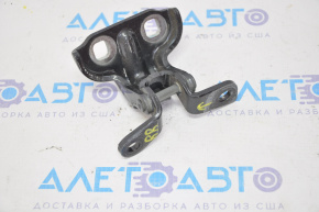 Upper rear right door hinge for a 1919 Cadillac CTS