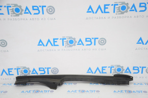 Right hood-to-wing seal for Cadillac CTS 14-19