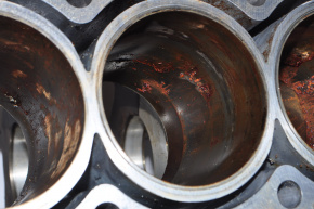 Bare cylinder block Honda Accord 13-17 3.5 79k, rust in the cylinder, for grinding
