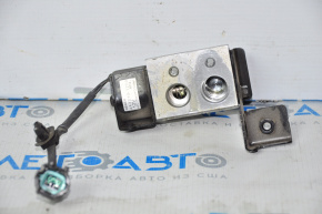 Nissan Leaf 13-17 Air Conditioner Three-Way Valve