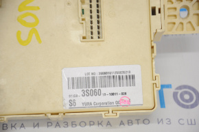 Fuse box under the dashboard Hyundai Sonata 11-11