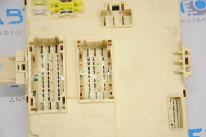 Fuse box under the dashboard Hyundai Sonata 11-11