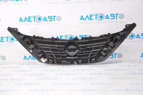 Radiator grill grill Nissan Altima 16-18 rest with emblem, chrome defect, broken fastener
