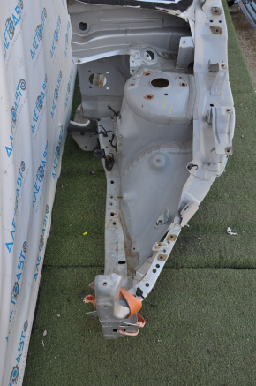 Front quarter left Nissan Pathfinder 13-20 silver, with central pillar