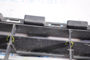 Lower grille of front bumper VW Jetta 15-18 USA without parking sensors, crack