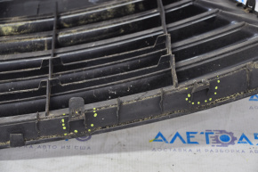 Front bumper grille Toyota Camry v55 15-17 usa LE broken fastener, dents