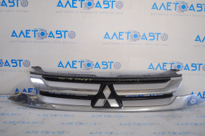 Radiator grill grill Mitsubishi Outlander 16-18 rest