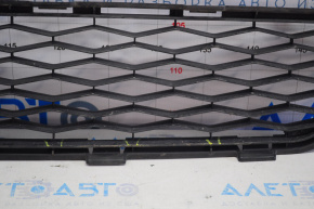 Lower grille front bumper Nissan Rogue 14-16 lower row broken