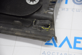 Left wiper grille trim BMW 3 F30 12-18 fastening defect