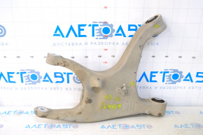 The lower rear left transverse control arm of the Audi Q5 8R 09-17 has a torn silent block.