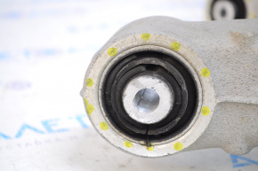 The lower rear left transverse control arm of the Audi Q5 8R 09-17 has a torn silent block.