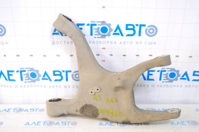 The lower rear right transverse control arm of the Audi Q5 8R 09-17 is large and has a torn silent block.