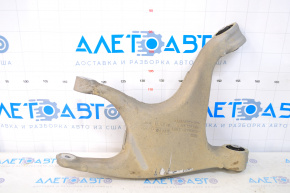 The lower rear right transverse control arm of the Audi Q5 8R 09-17 is large and has a torn silent block.