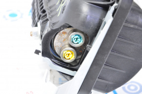 Passenger airbag in the dashboard of a Porsche Cayenne 958 11-14
