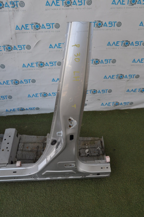Front quarter left Toyota Prius 30 10-15 silver with central pillar