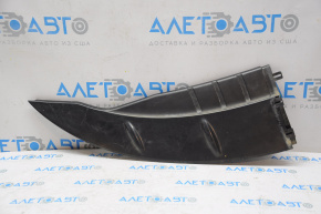 Right hood scoop trim for Nissan Leaf 13-17, 1 fastener broken