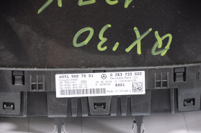 Instrument cluster Infiniti QX30 17-19 127k scratches, broken mount