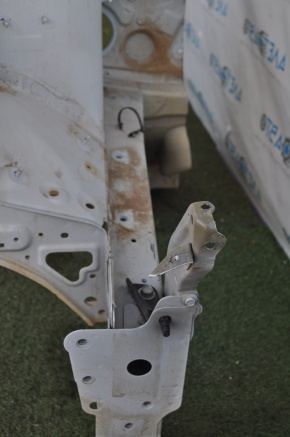 Front quarter left Nissan Sentra 13-19 1.8 white