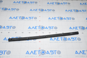 Ford Explorer 16-19 center hood seal