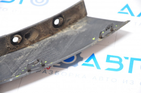 Rear left wing arch trim Ford Explorer 11-19 crack fastener