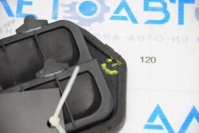 Right ventilation shield Mazda 3 14-18 BM broken fastener
