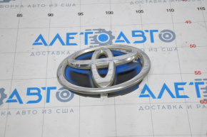 Toyota emblem trunk door Toyota Prius V 12-17, broken fastener