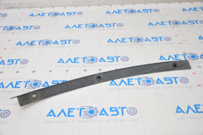 Rear right wing arch seal Jeep Grand Cherokee WK2 11-21 on the body, scratches