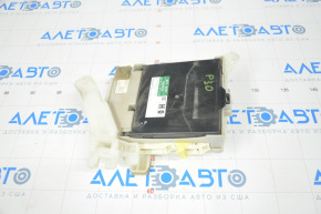 Body Control Module Toyota Prius 30 10-10 with fuse box under the dashboard