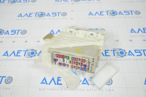 Body Control Module Toyota Prius 30 10-10 with fuse box under the dashboard
