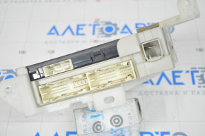 Body Control Module Toyota Prius 30 10-15 with fuse box under the dashboard