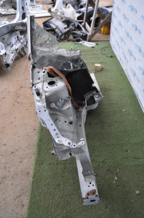 Front right quarter Mazda CX-7 06-12 silver, dent