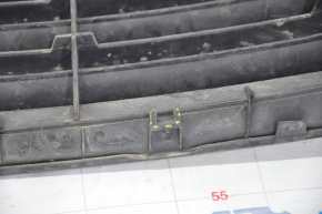 Front bumper grille Toyota Camry v55 15-17 usa LE, broken fastener, dented