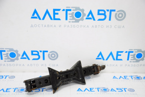 Nissan Sentra 20-25 Jack
