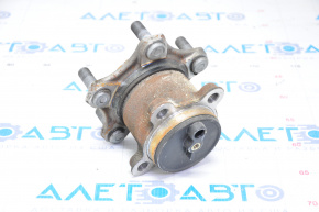 Rear left hub Nissan Sentra 20-24