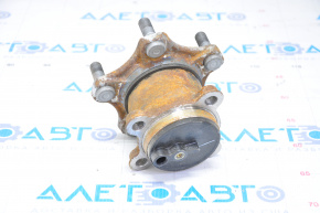 Rear right hub Nissan Sentra 20-24