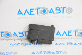Battery distributor with terminal Chevrolet Cruze 11-16 broken fastener, scratches on cover